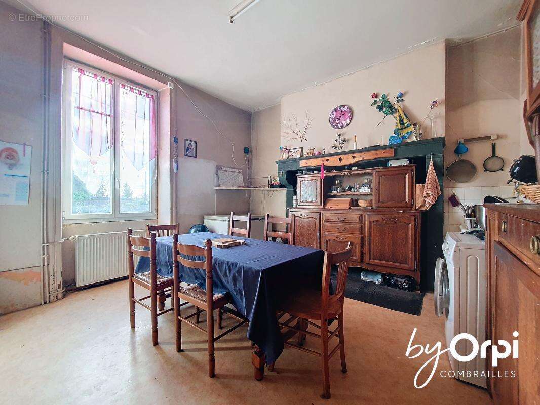 Maison à MONTEL-DE-GELAT