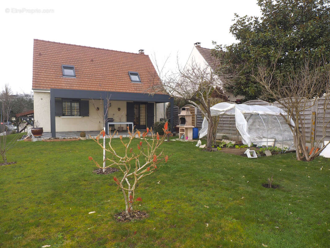 Maison à VAUX-LE-PENIL