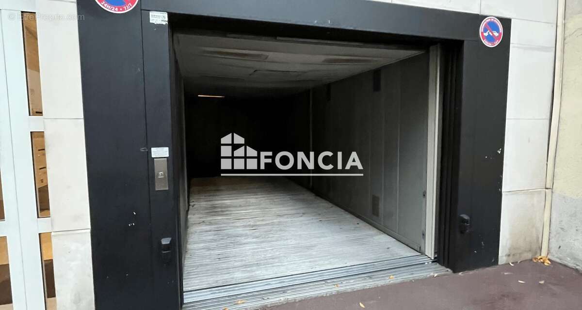 Parking à ISSY-LES-MOULINEAUX