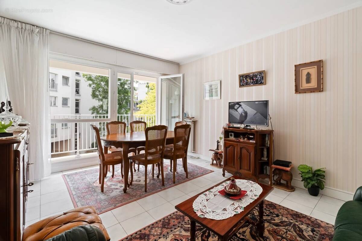 Appartement à NEUILLY-SUR-SEINE