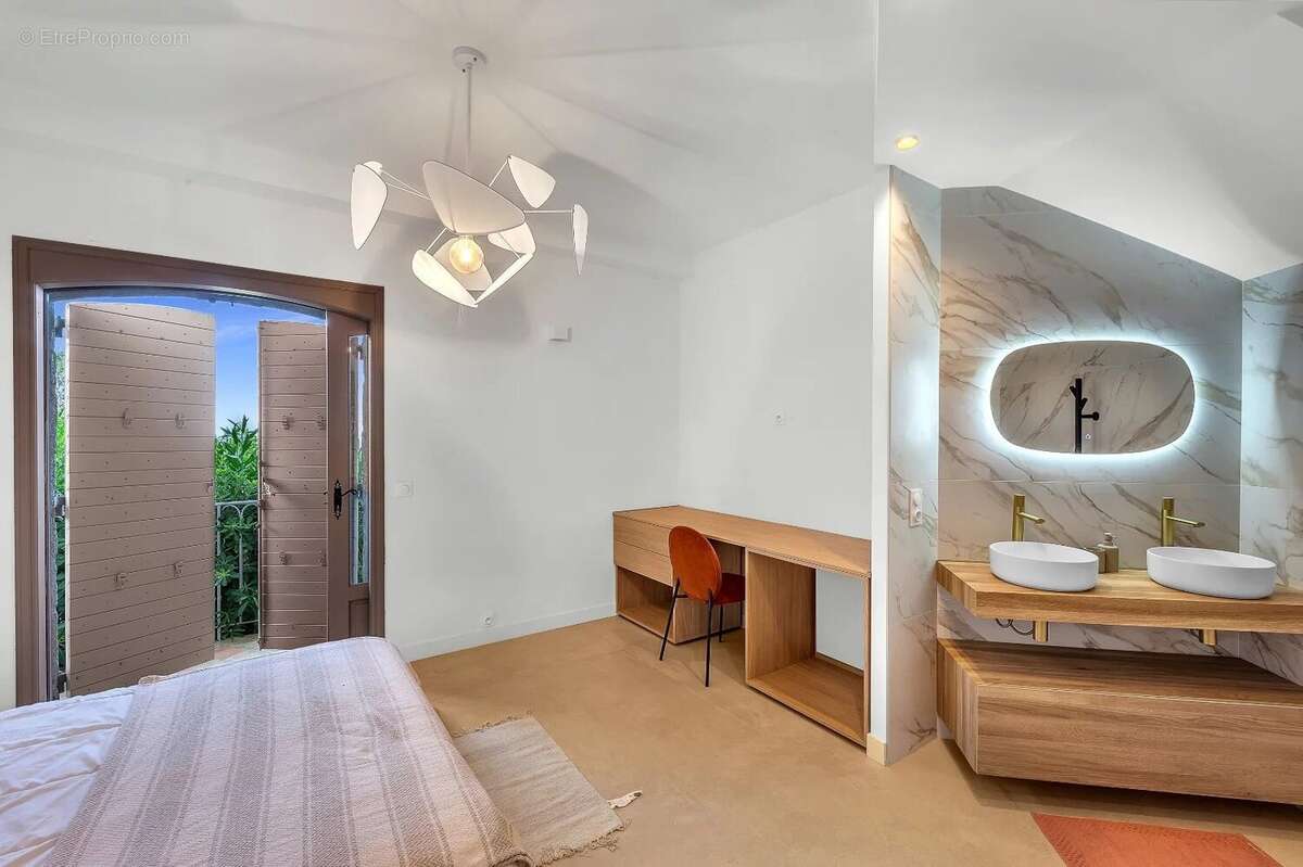 Maison à MANDELIEU-LA-NAPOULE