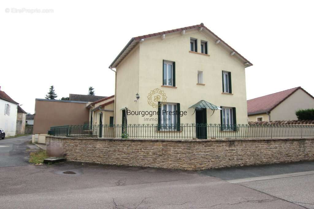 Maison à SENNECEY-LE-GRAND