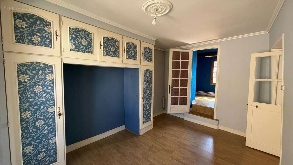 Appartement à DAMPIERRE-EN-YVELINES