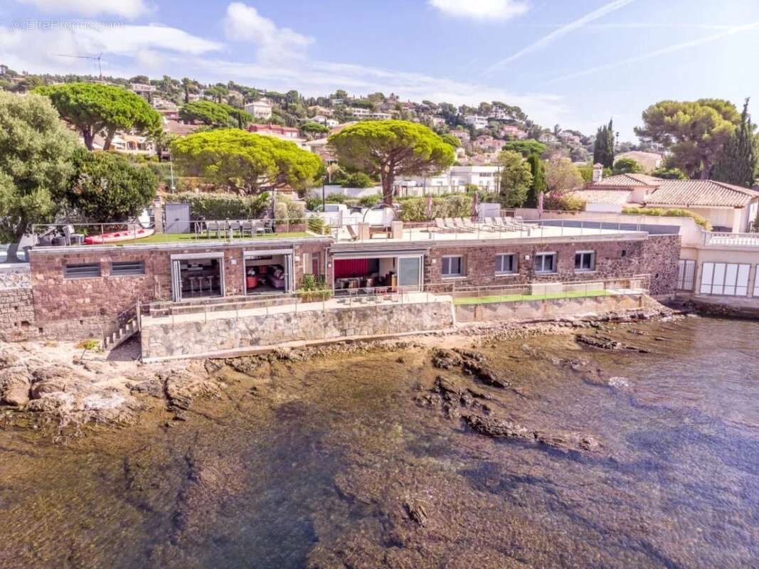 Maison à ROQUEBRUNE-SUR-ARGENS