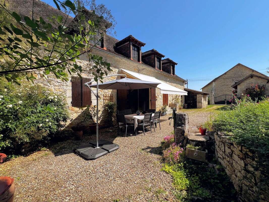 Maison à COULAURES