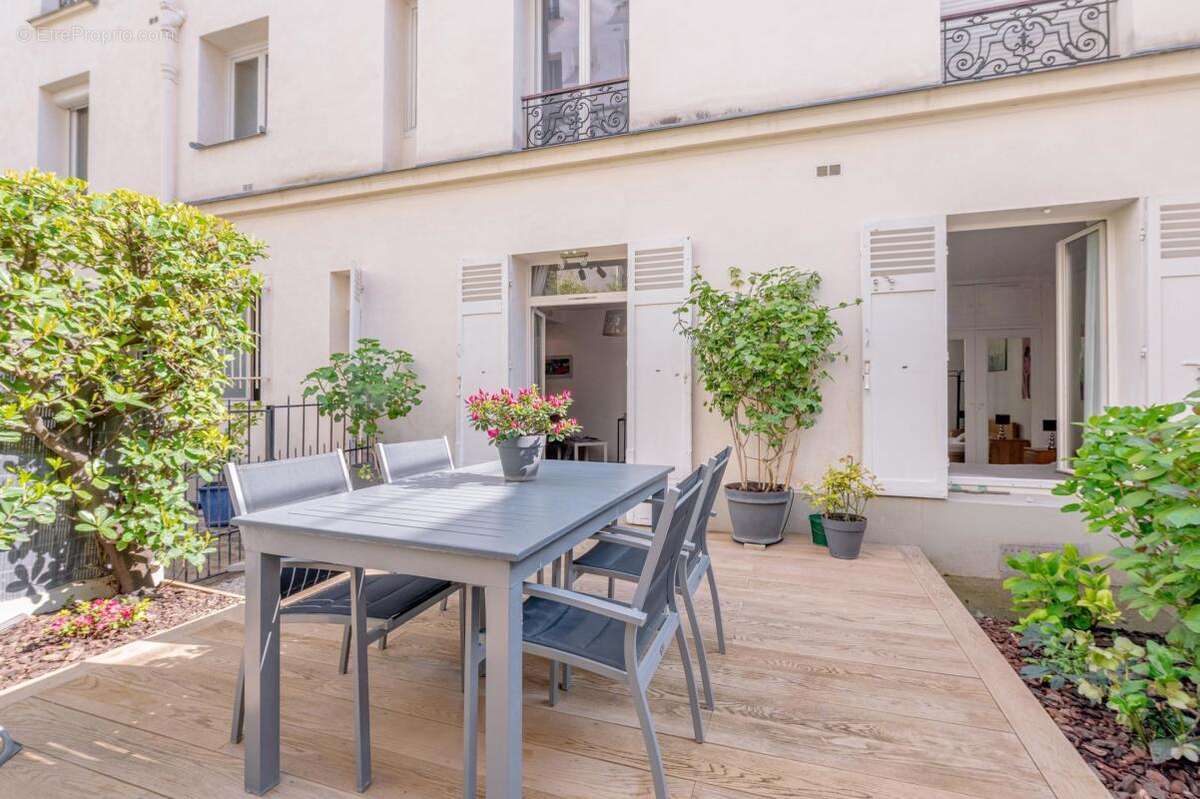 Appartement à PARIS-16E