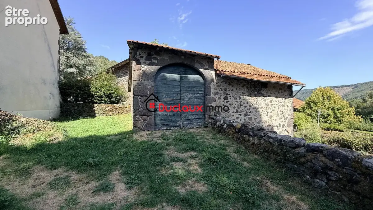 Maison auvergnate en pierre avec grange - photo 10