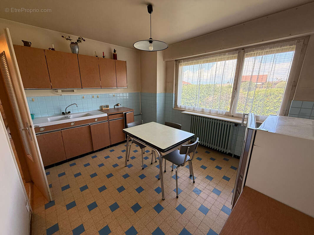 À vendre - Cranves-Sales - Maison d'architecte de 225 m² habitables sur 1 364 m² de terrain - photo 17