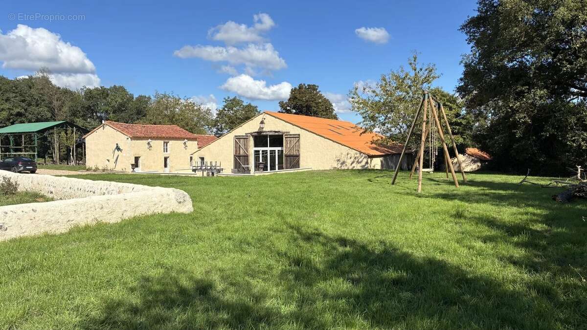 Maison à MONTMORILLON