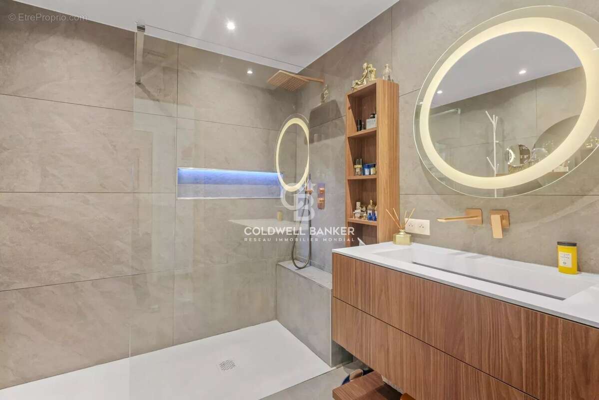 Appartement à VALLAURIS