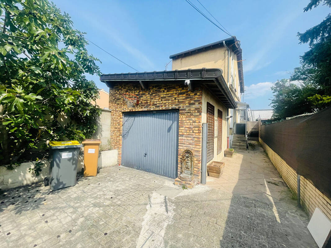 Maison à SARTROUVILLE