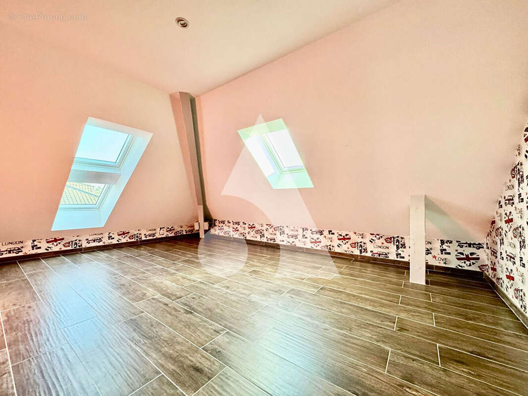 Maison à NEUFCHATEAU