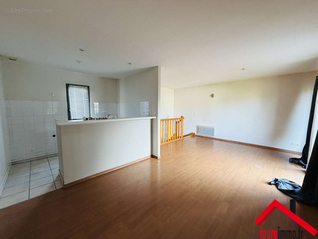 Immeuble a varetz - photo 5