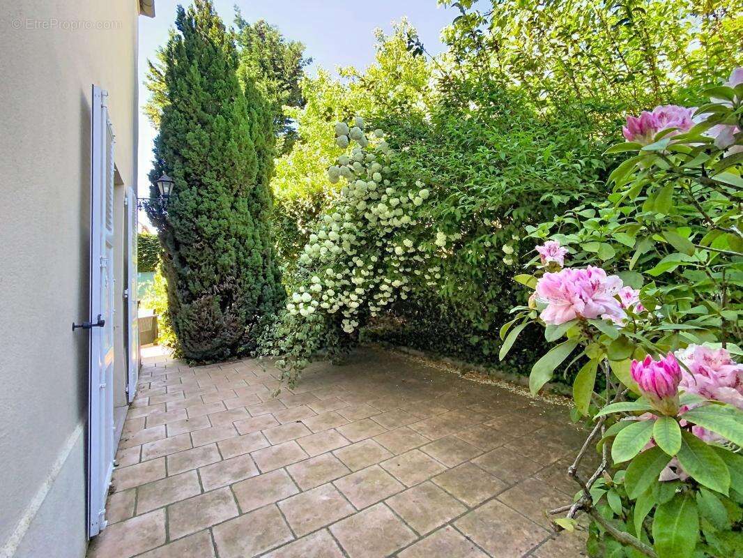 Appartement à VILLIERS-LE-BACLE