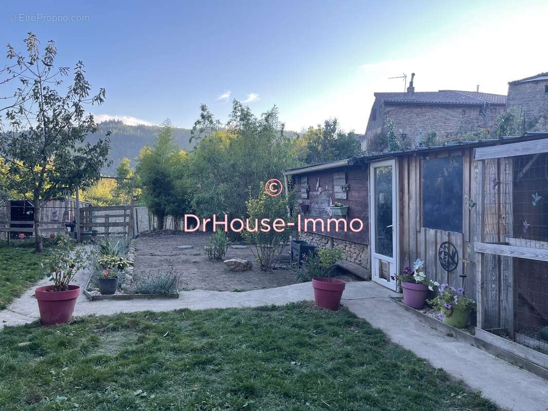 Maison à SAINT-APOLLINAIRE-DE-RIAS