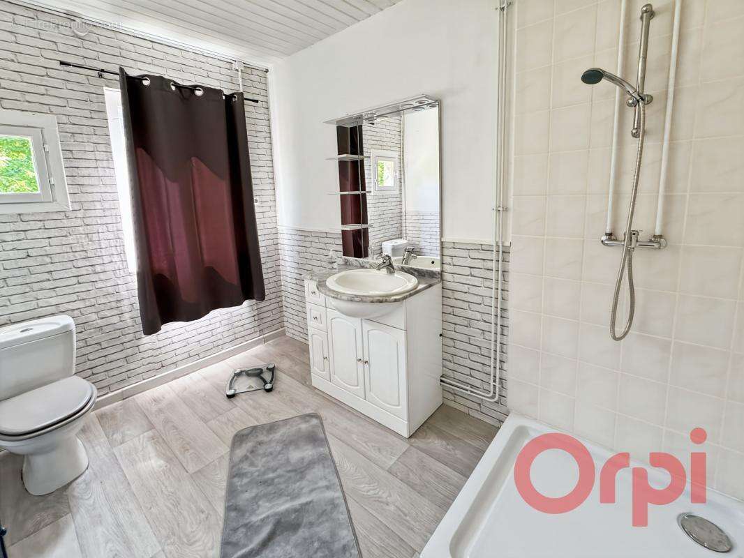 Maison à AINAY-LE-VIEIL