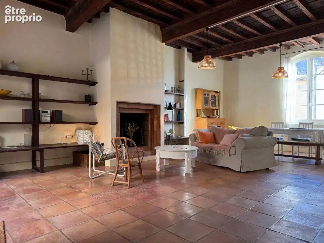 Maison de caractère du XVIe siècle : charme historique, terrasse de 80 m² et garage - photo 3