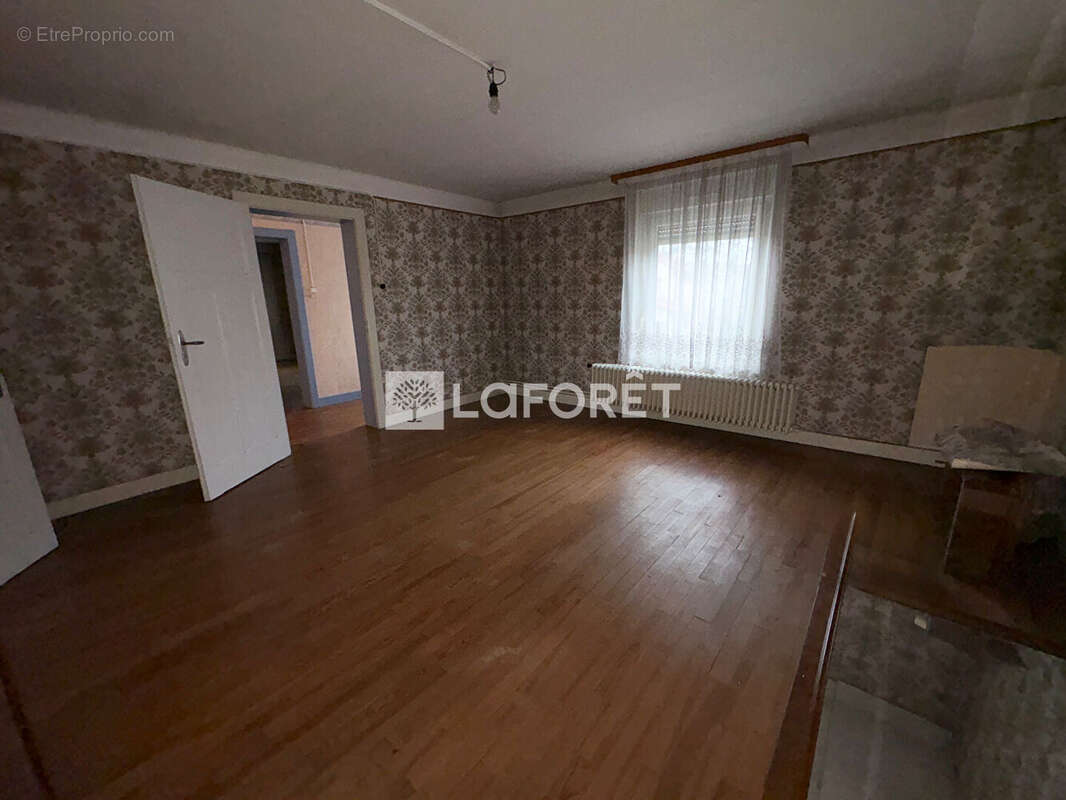 Maison à AY-SUR-MOSELLE