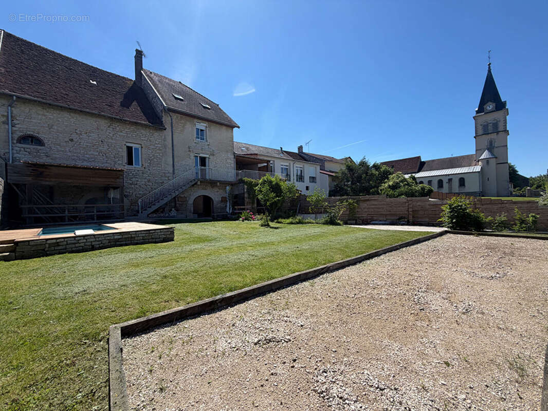 Maison à LAVIGNY