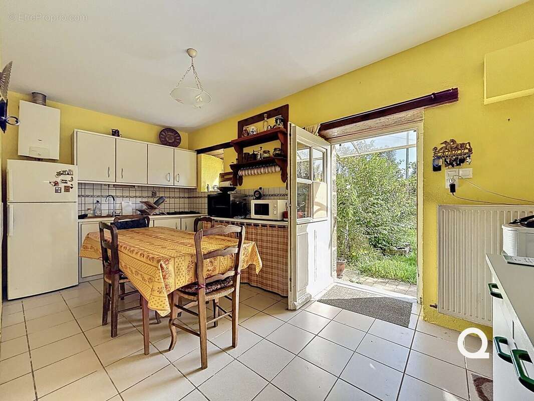 Maison à LA CHAPELLE-CHAUSSEE