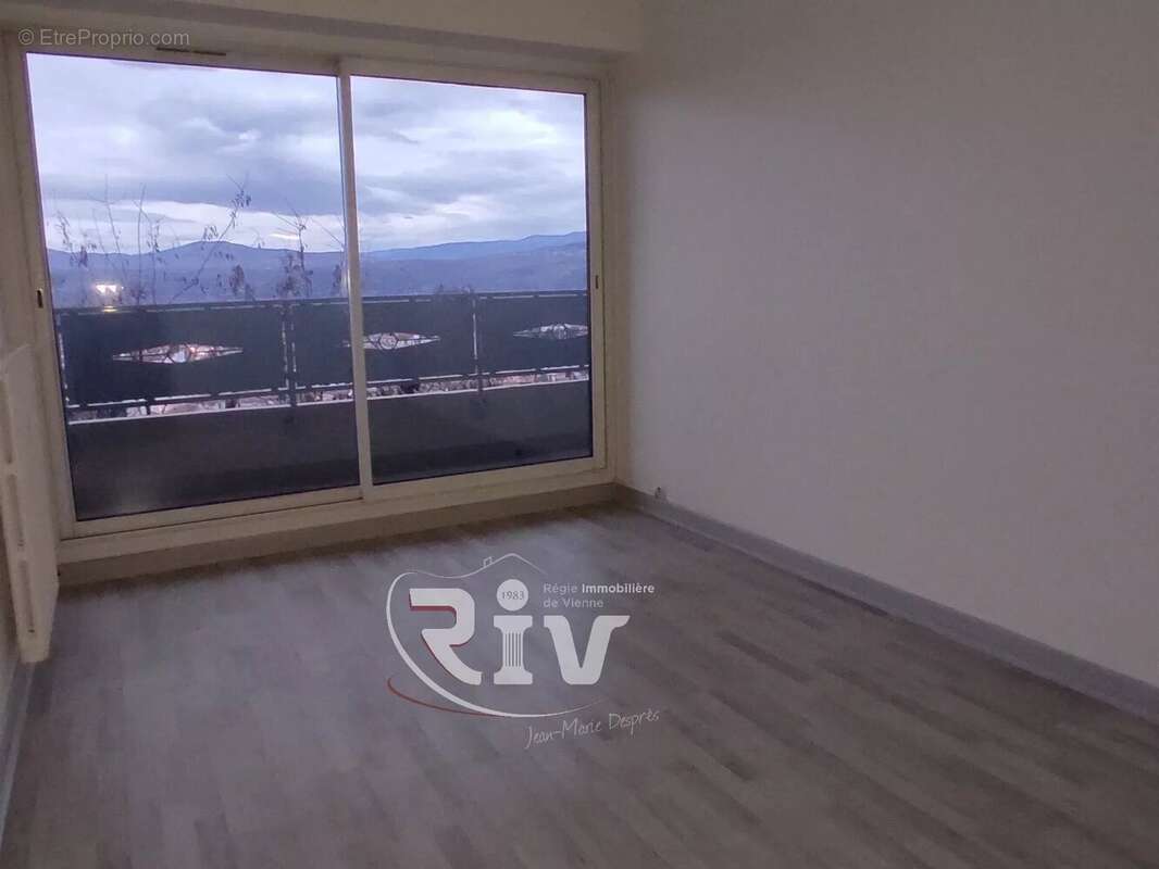 Appartement à LE PEAGE-DE-ROUSSILLON