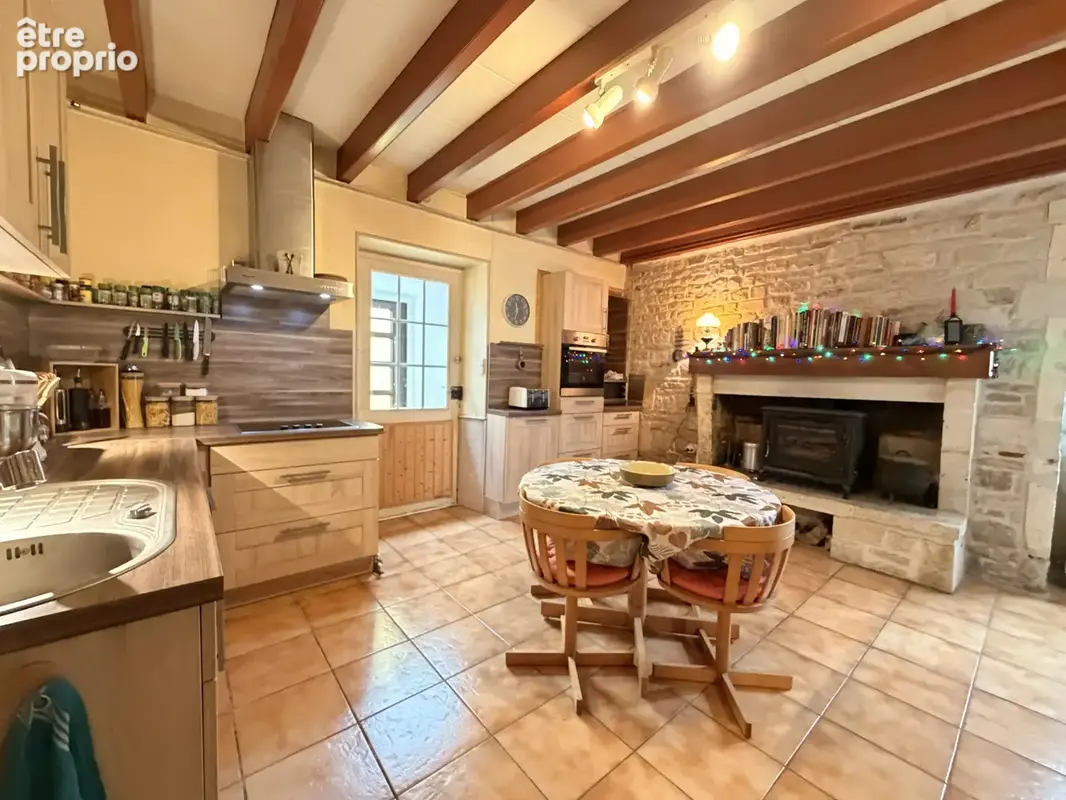 Maison en pierre pleine de potentiel à proximité d’Aigre et de Tusson - photo 4