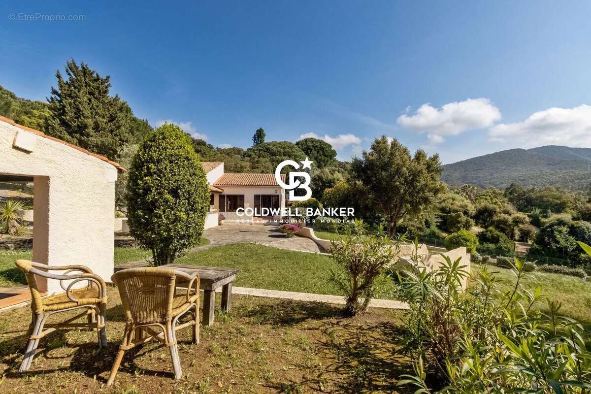 Maison à BORMES-LES-MIMOSAS