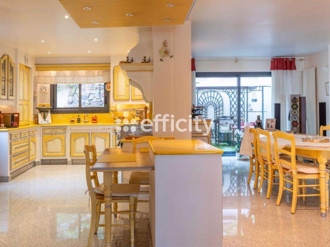 Maison à BRY-SUR-MARNE