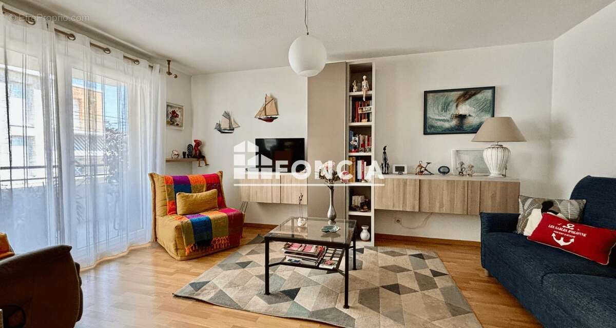 LES SABLES D'OLONNE - Appartement T3 de 61m2 en parfait état avec terrasse de 12m2 et 2 emplacements de stationnement - photo 5