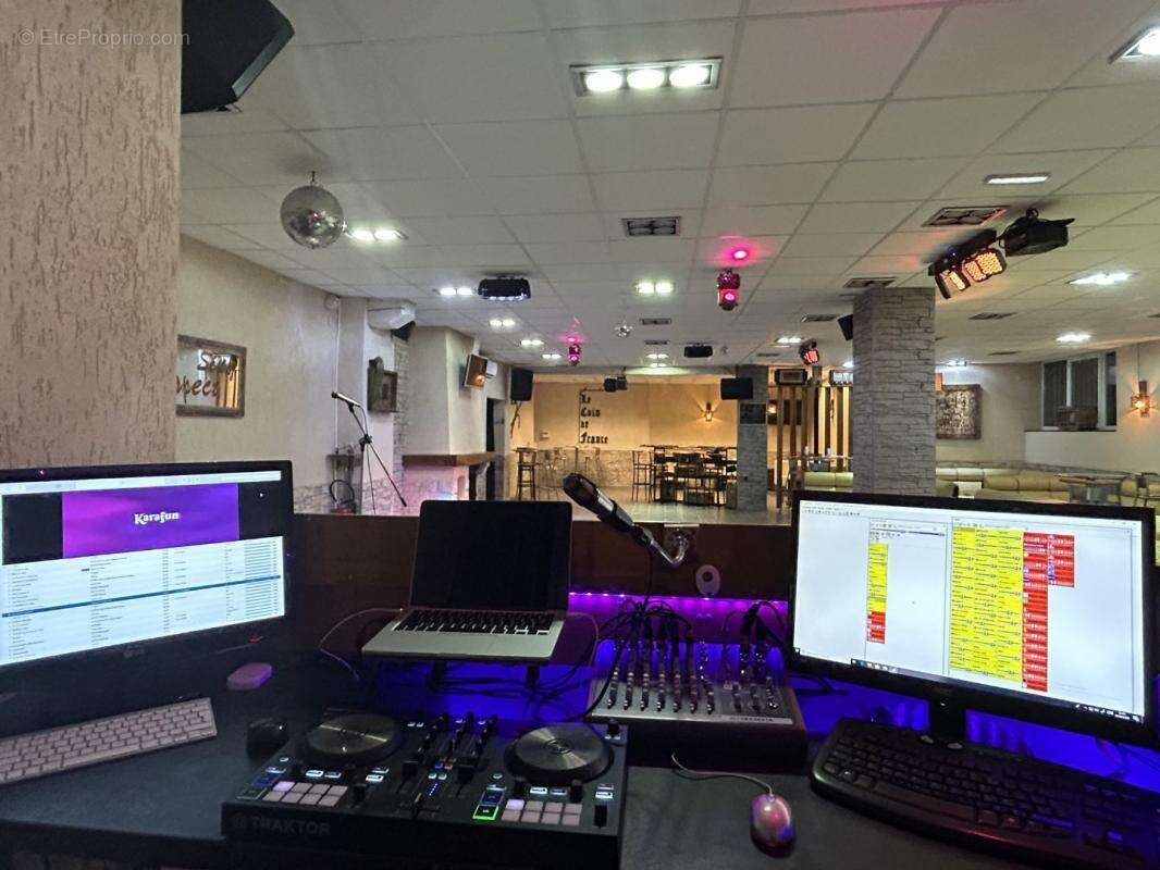 Commerce à L'AIGUILLON