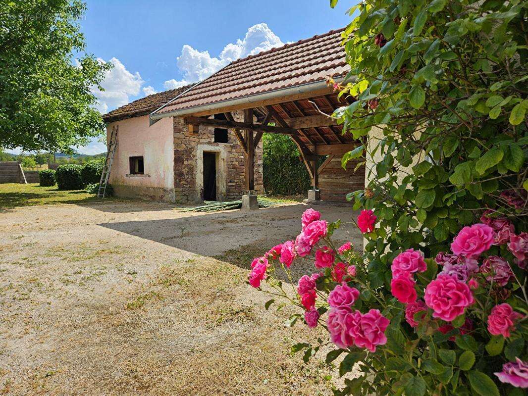 Maison à FOUGEROLLES
