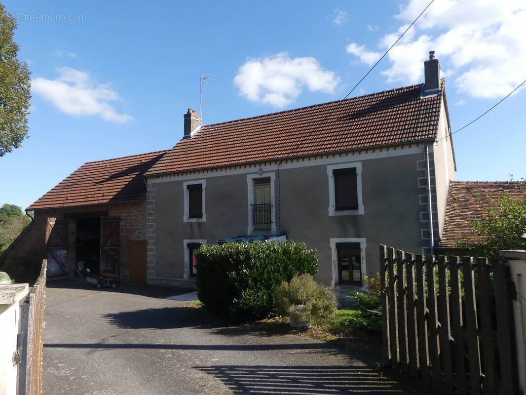 Maison à SAINT-PIERRE-DE-VARENNES