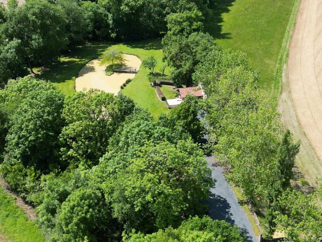 Maison à CROUSEILLES