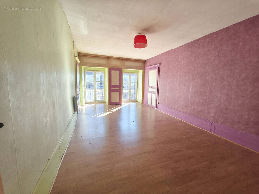 Appartement à POLIGNY