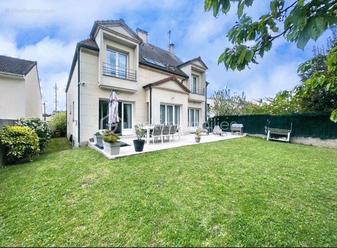 Maison à LIVRY-GARGAN