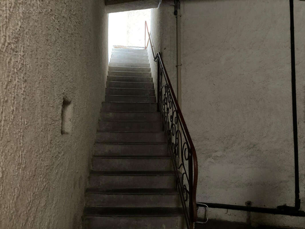 escalier etage - Appartement à CAHORS