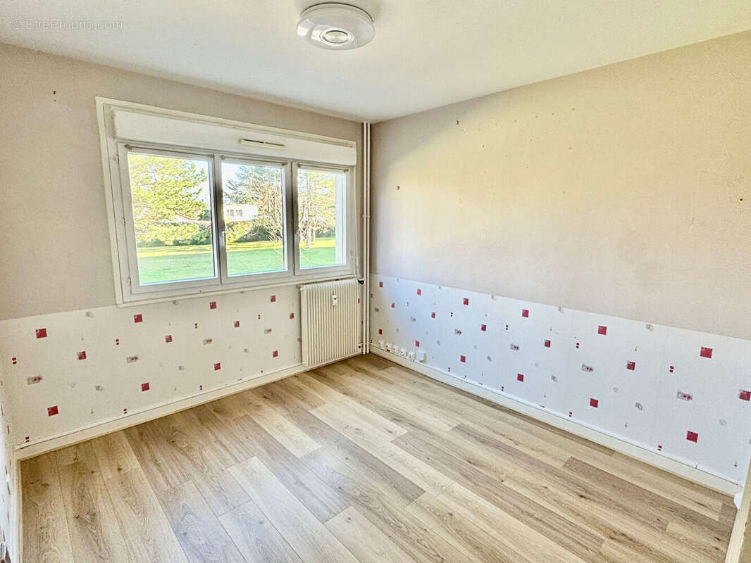 CEBAZAT / Appartement à vendre en centre-ville de type F3 avec balcon ! - photo 9