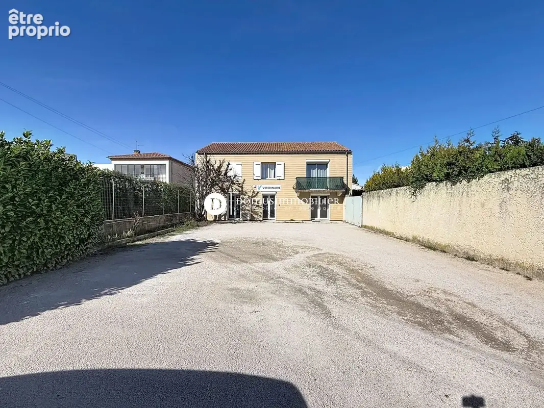 Photo Commerce à Morieres-Les-Avignon au prix de 339 000€
