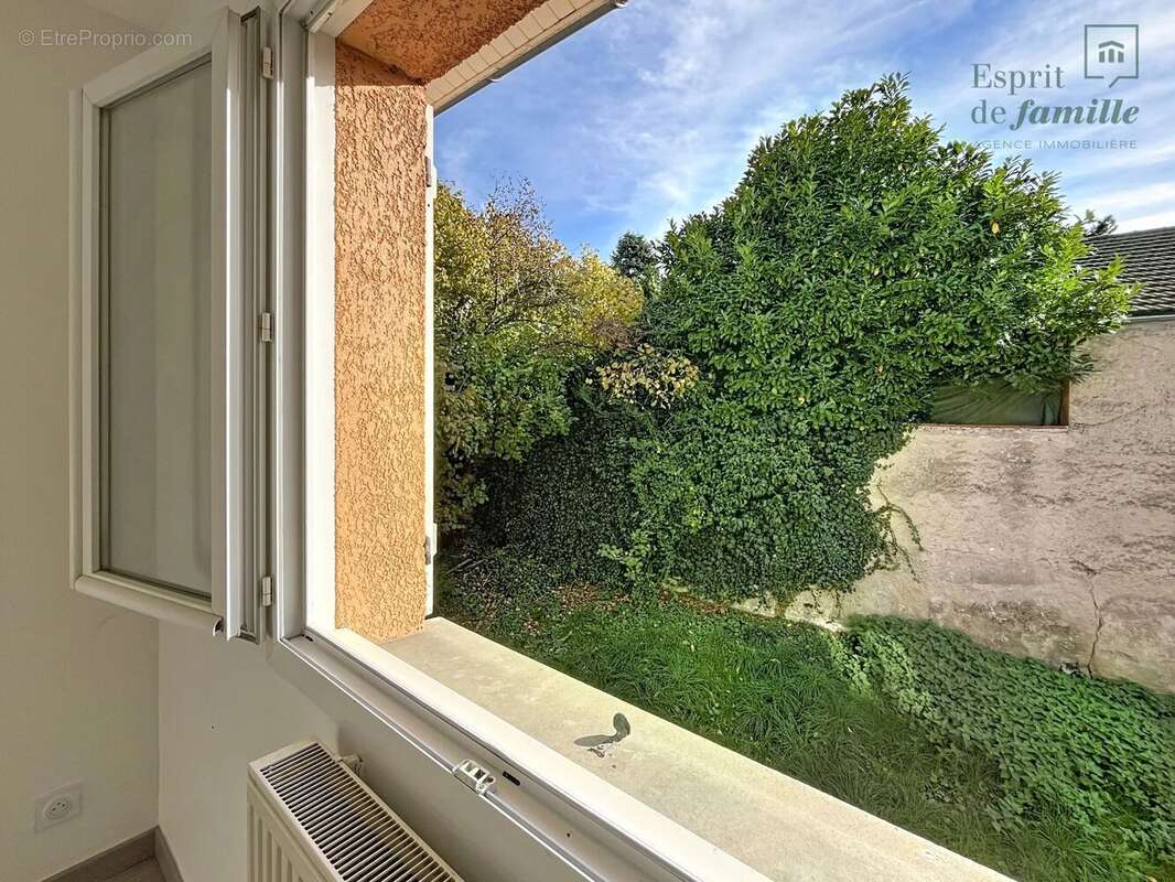 MEYZIEU, Au calme, agréable maison familiale de 105 m², - photo 10