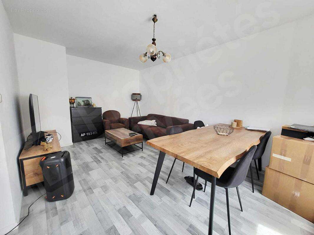 Maison plan-pied, 3 pièces, double garage et cour - photo 3