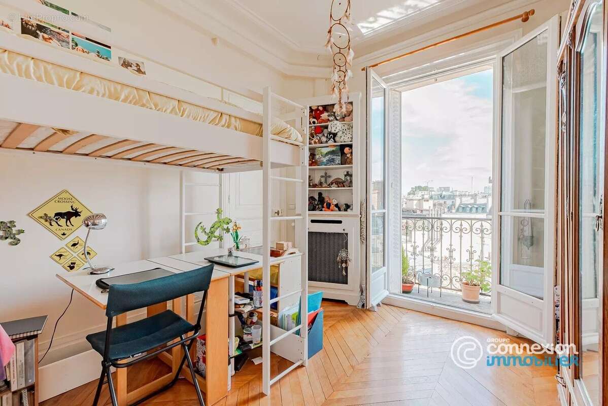 Appartement à PARIS-16E