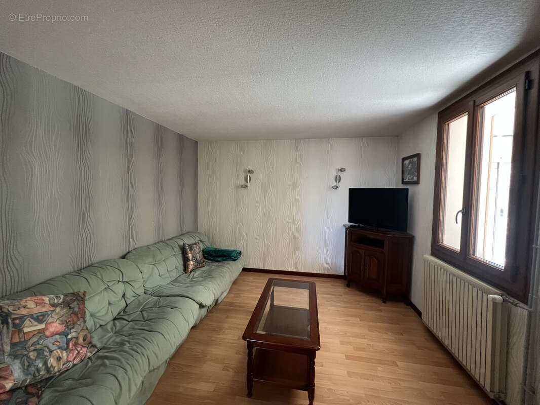 Maison à COURS-LA-VILLE