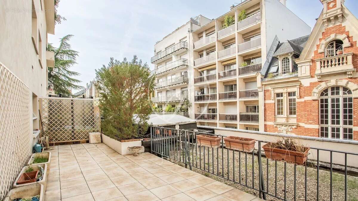 Appartement à PARIS-17E