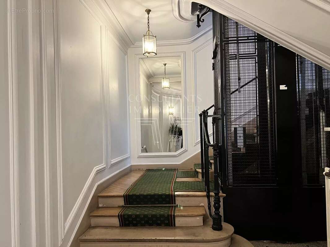 Appartement à PARIS-16E