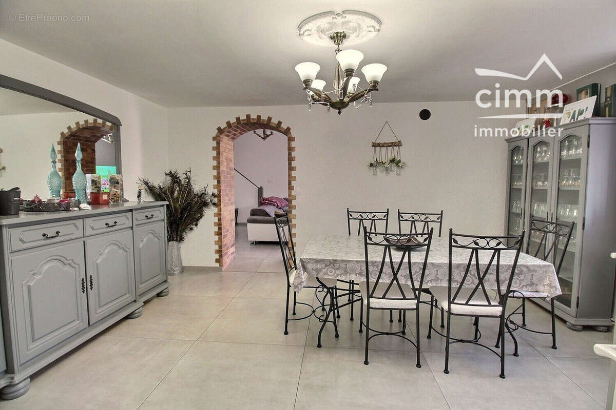 Maison 209 m² à La Cote-Saint-Andre  - photo 4