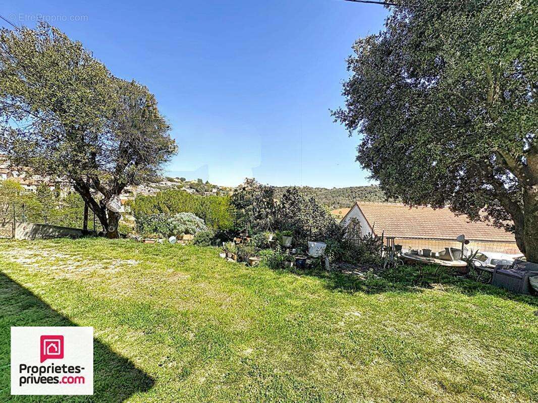 Villa avec grand garage sur 2360 m² de terrain divisible - photo 14