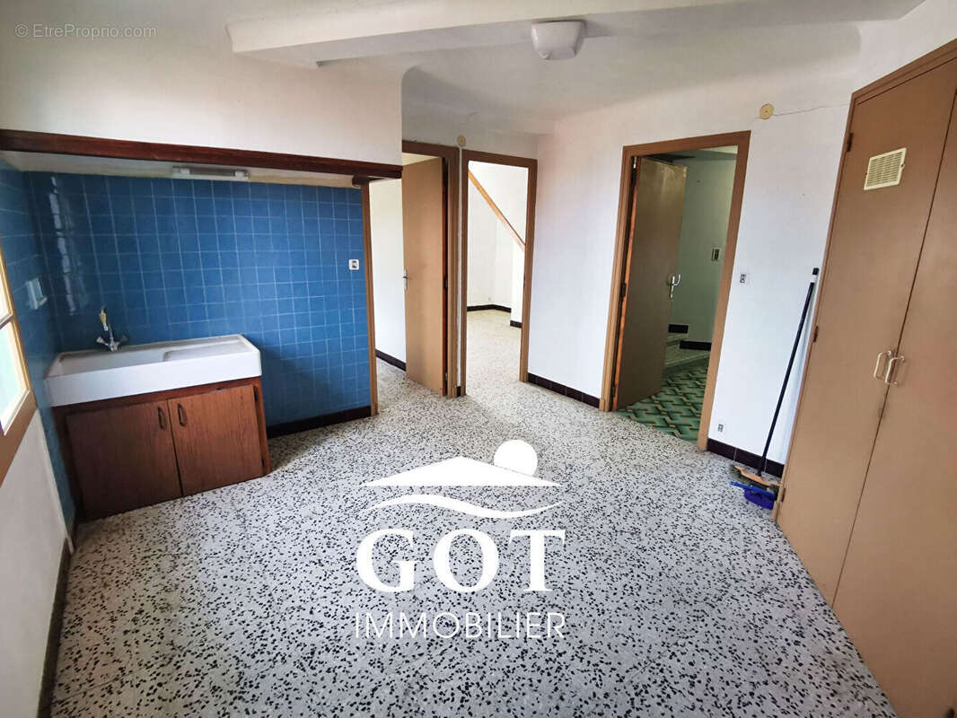 Maison à vendre à Saint Hippolyte avec dépendances, appartement T2 et grands garages, Fort potentiel  8 pièce(s) 276 m2 utiles - photo 15