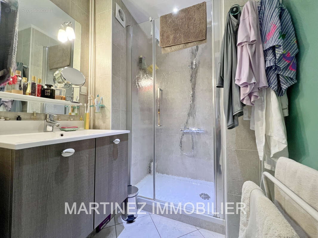 Appartement à SAINT-LAURENT-DU-VAR