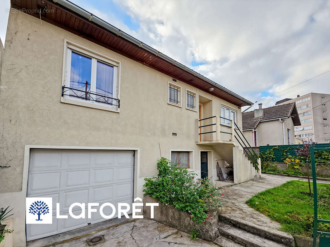 Maison à RIS-ORANGIS