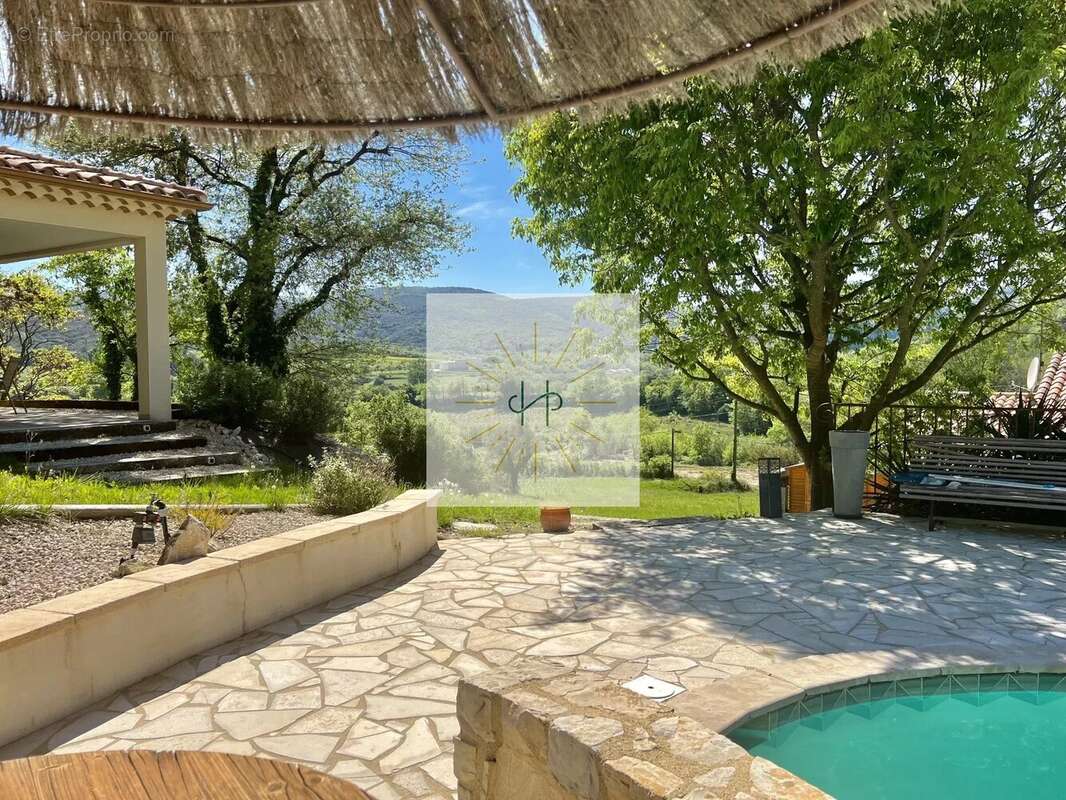 Maison à SAINT-MONTAN